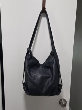 BEAUTIFUL ITALIAN PEBBLED LEATHER SLOUCHY HOBO STYLE IN NAVY